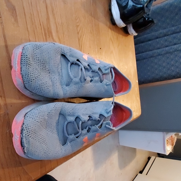 Shoes - Picture 2 of 3